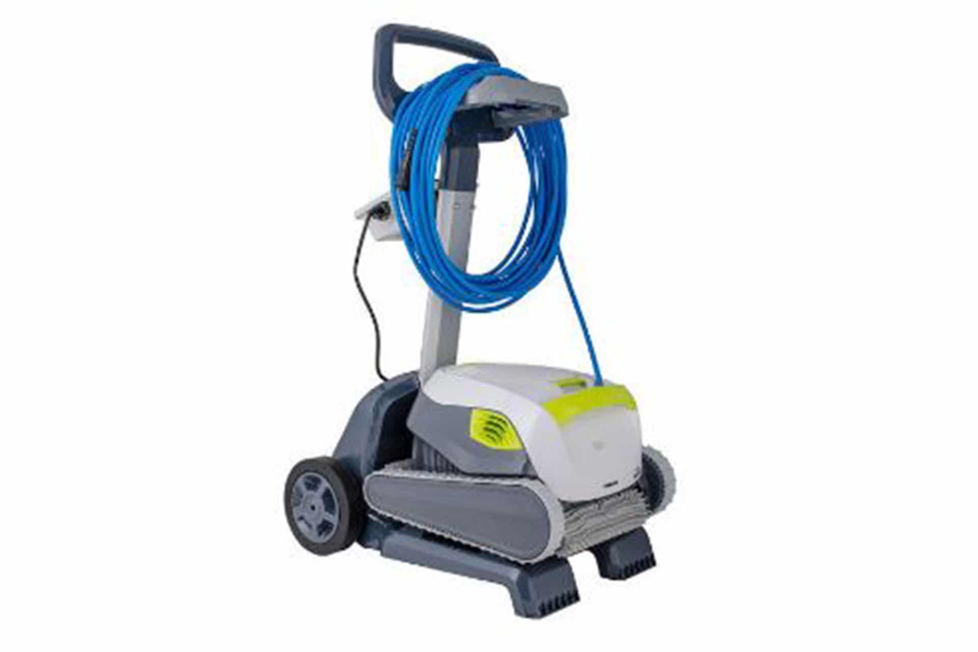 balais nettoyeur piscine entretien maintenance equipement eclairage exterieur no poblemo piscines frejus var golfe de saint tropez cote d'azur chlore