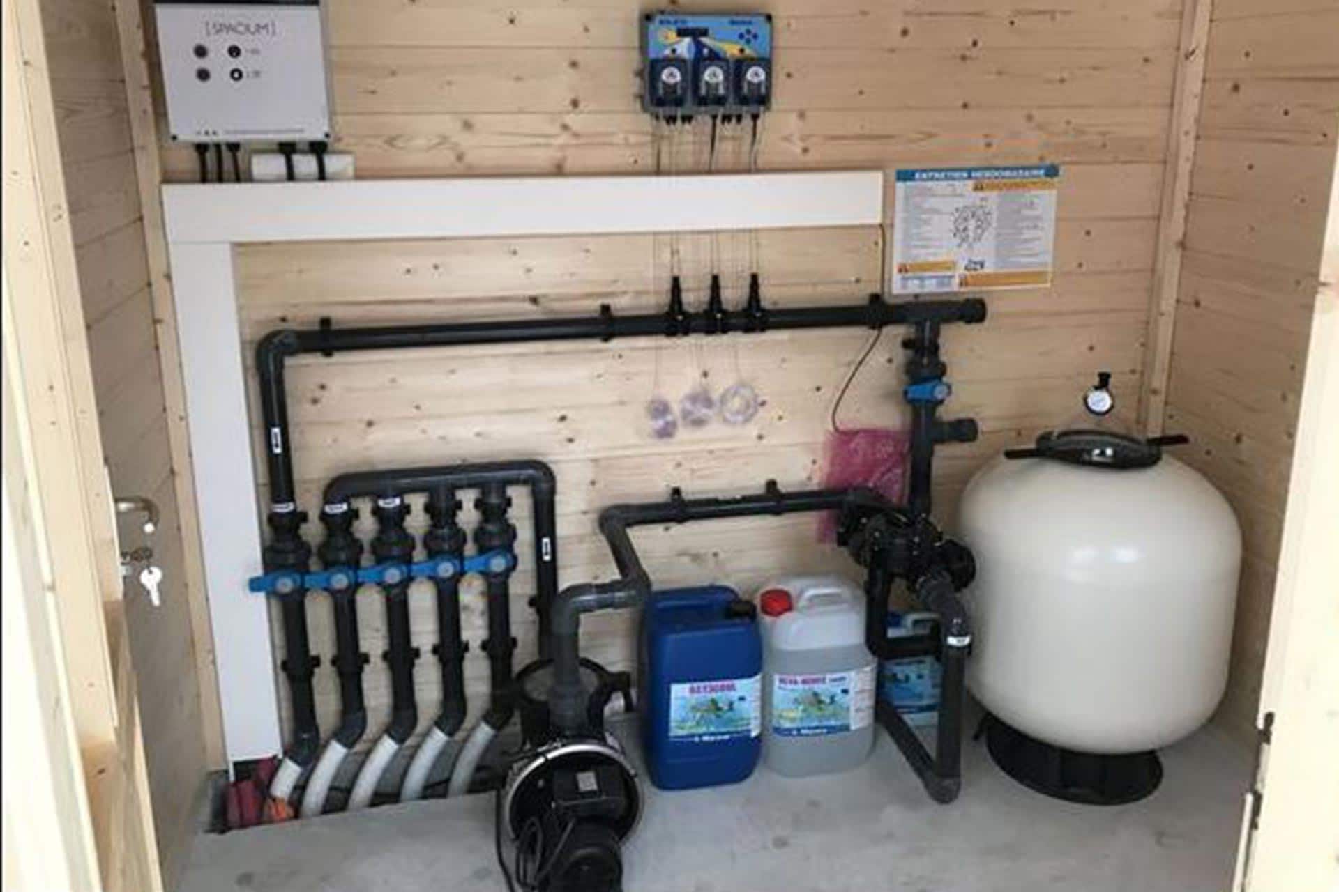 moteur piscine entretien maintenance equipement eclairage exterieur no poblemo piscines frejus var golfe de saint tropez cote d'azur chlore